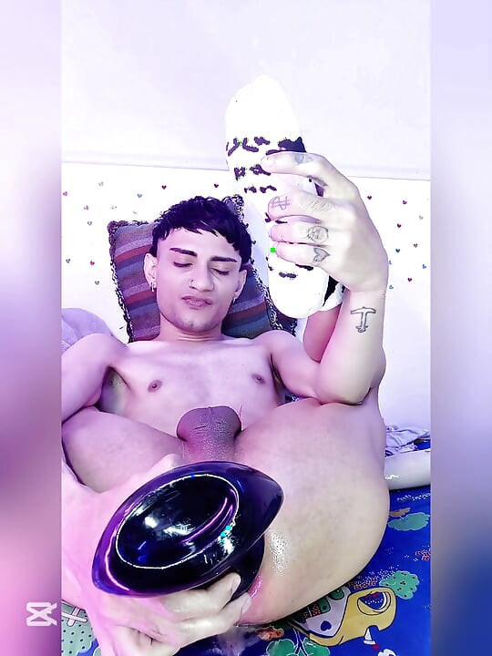 Saya butuh bantuan.. Tapi di dalam pantat ini