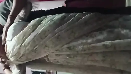 Kakak ipar india yang baru menikah beberapa hari lalu kepergok sama kaldu suaminya yang masih muda