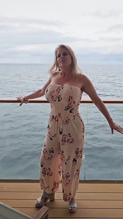 MATURE BIG TIT Cruise Ship ONLYFAN Clips Leaks and Voyeur Peaks