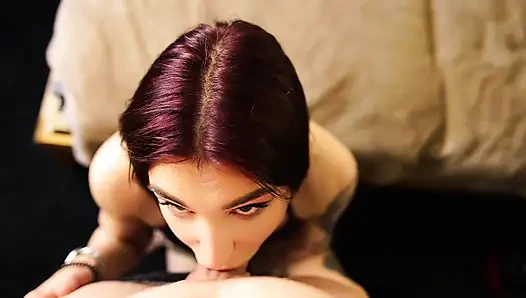 Pacar tetanggaku minta tolong padaku dan aku akhirnya nyepong kontolku sampai tenggorokan