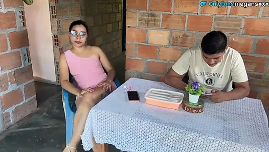 I make the red thong to the side and make her scream.