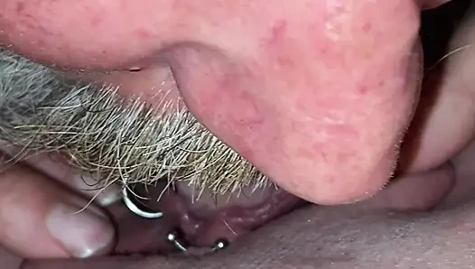 Лизание киски и писанье