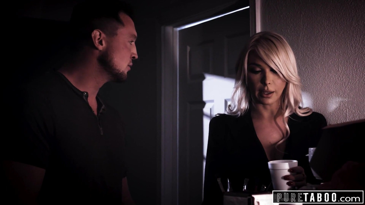 純粋なタブー、セクシートランスガールが悲しみの男をやる