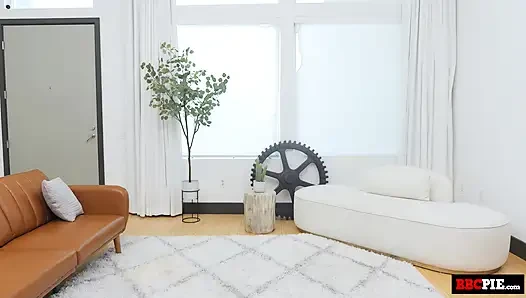 Cecelia Taylor büyük zenci tarafından sikiliyor