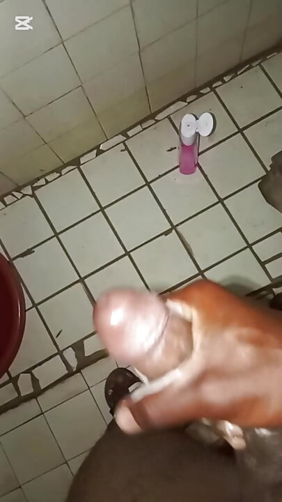 กูจูบมือ