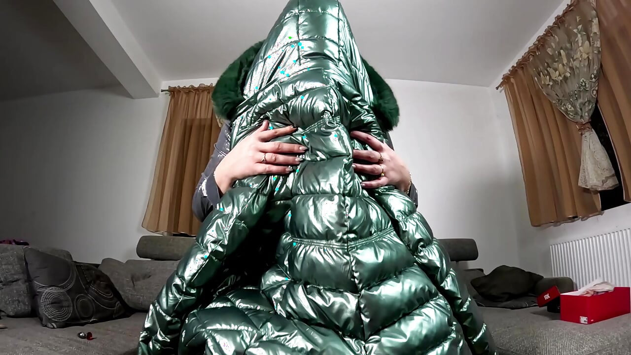 Shiny Leggings Cameltoe, Downjacket Play & Anal Plug Solo Fetish