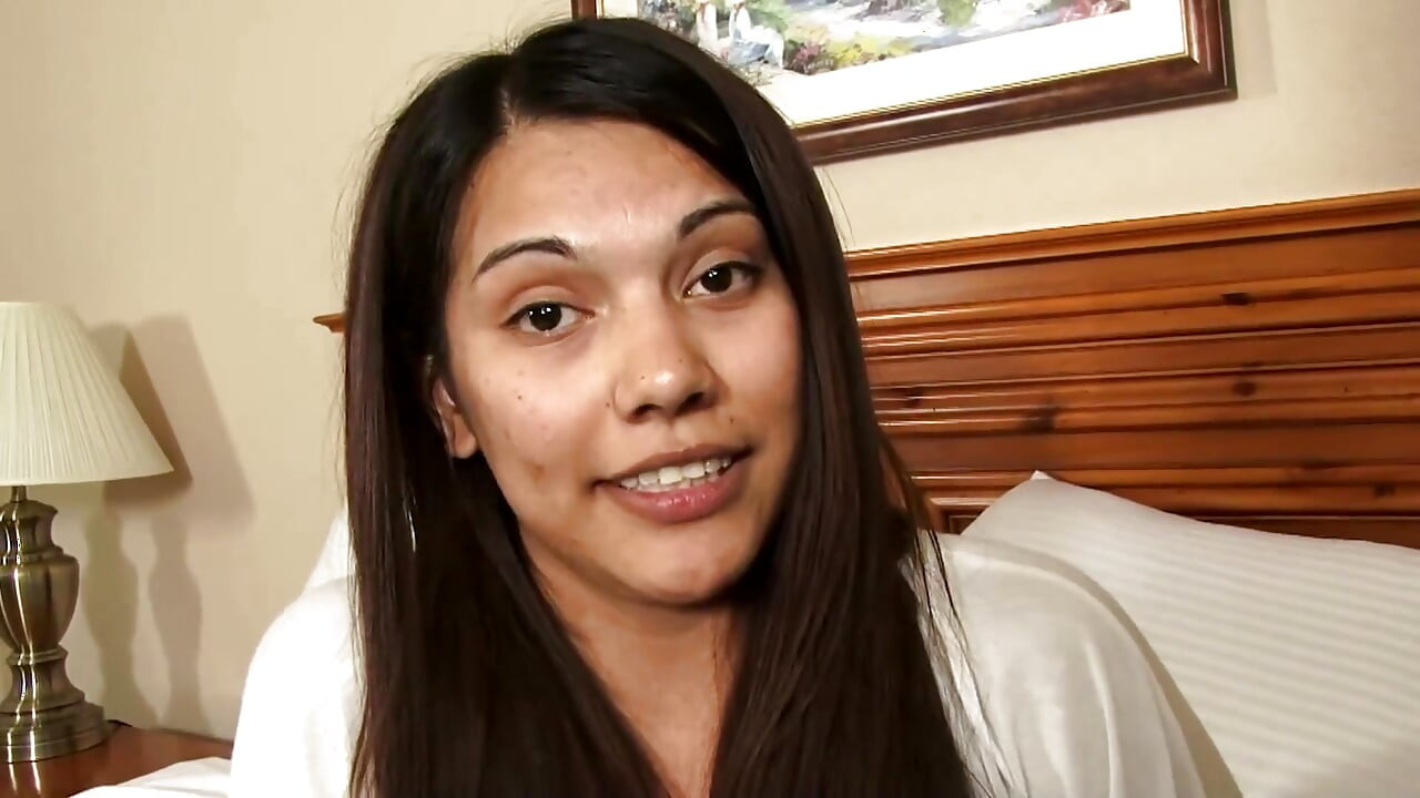 Cinta de sexo amateur - escena 1 - exuberante latina tetona follando en sexo amateur con su amigo nerd