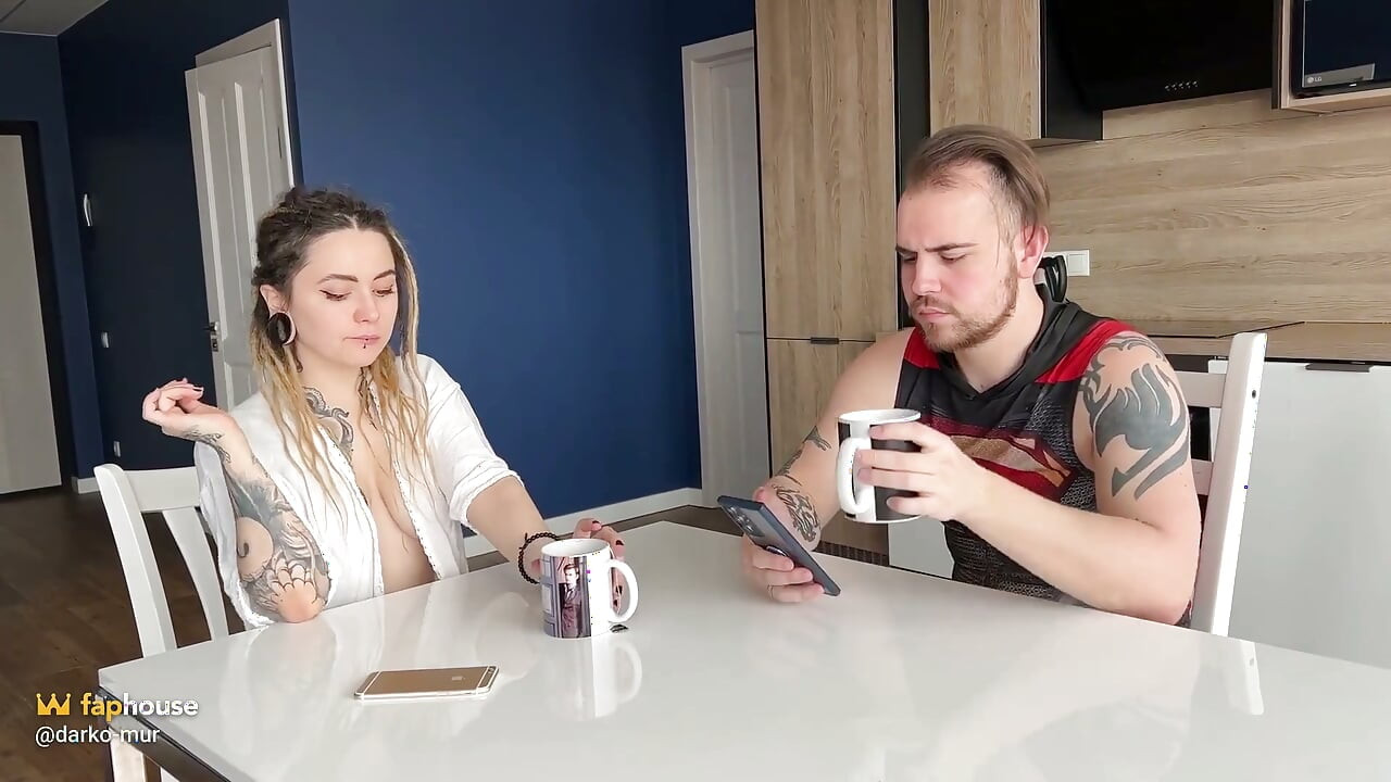 A Very Distracting Morning and Breakfast with an Alt Girl