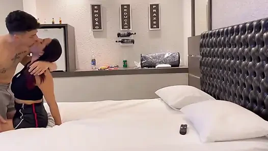 Mein mann hat mich mit einer freundin aus dem fitnessstudio in den motel gehen lassen! Cuckold, Hotwife, Cuckold