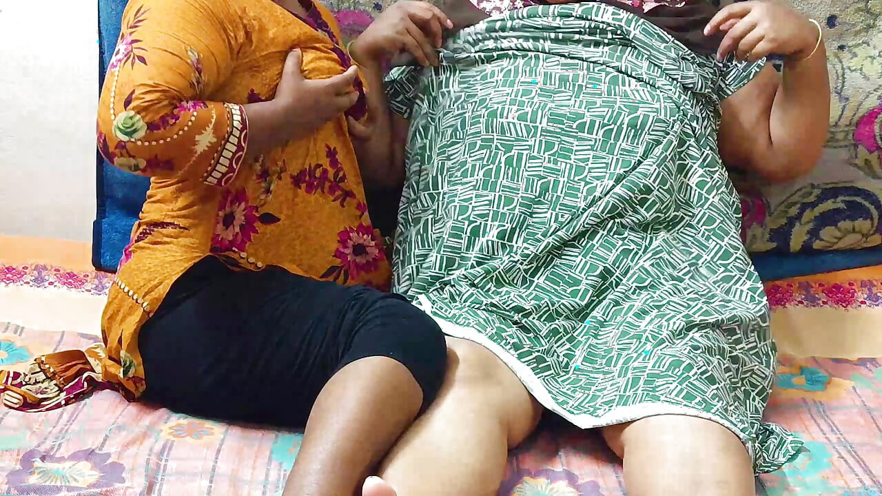 Schattig Aziatisch tiener Indisch Bengaals schoolmeisje en Desi Bhabhi heet vingerend mms
