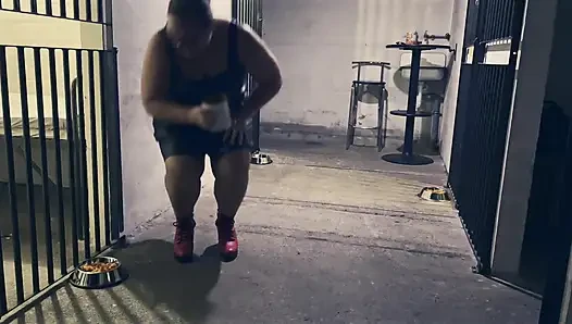 Dominatrix sahibe April - tek kırbaçlı üç köle - bölüm iki