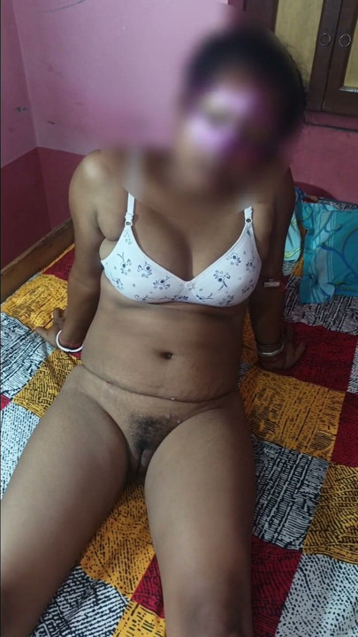 Hot Mona Baudi Desi is doing hawking. Fuck your husband with her, Raha Hey, Bengali Bhabhi Sex Video | Clip 2
