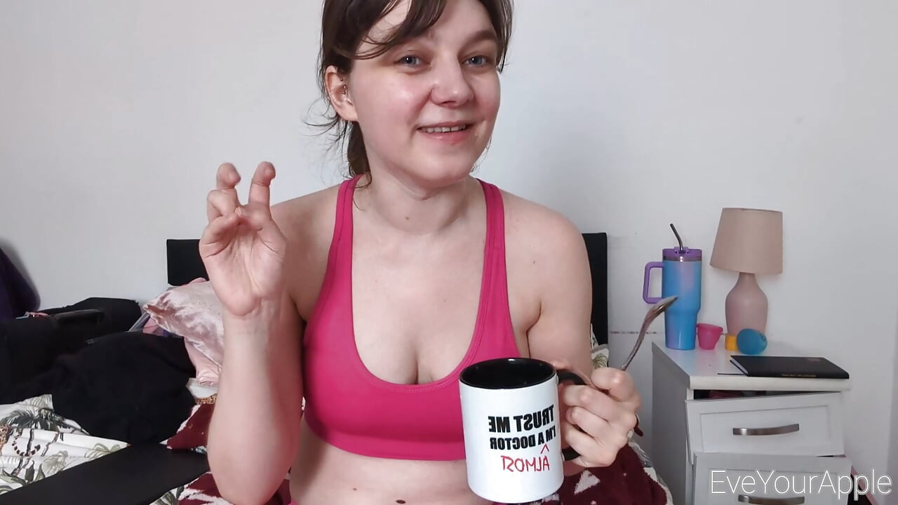 Cute Gym Girl Eve Catches You Up On Life