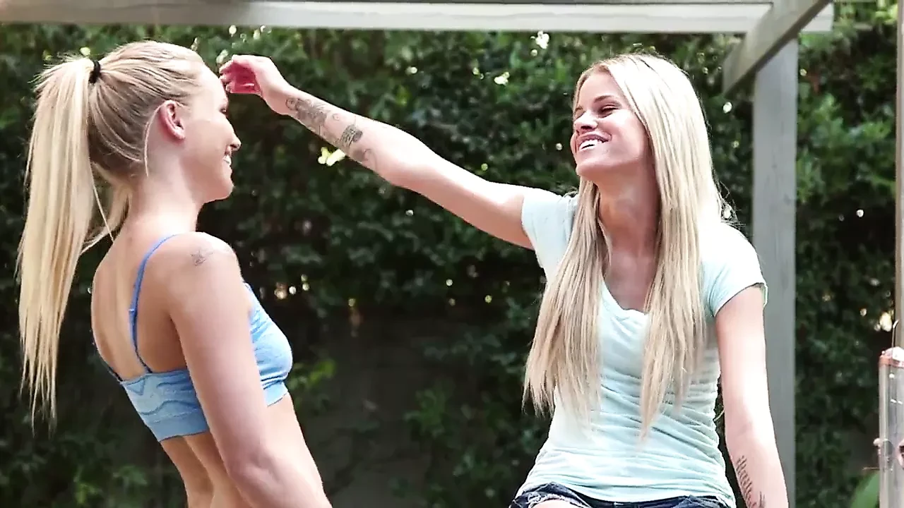 Amateur Babe Gets Filmed up Close