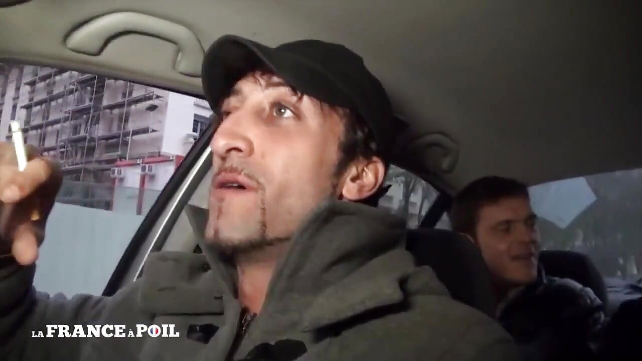 Si rambut coklat sublime bertetek kecil ditembusi pepek berganda keras dan diliputi air mani