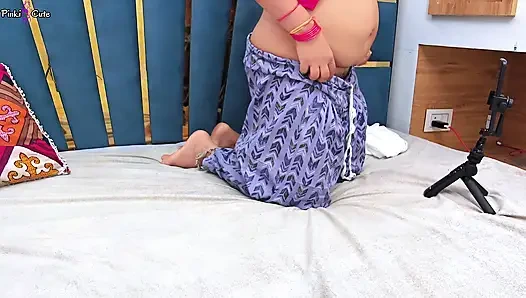 Ateşli evli kadın görüntülü görüşme seks - pati ke dost se chudvaya, müşteri amcık sikişi gösterisi istiyor, büyük götlü evli kadın Hintçe seste sert sikişiyor.