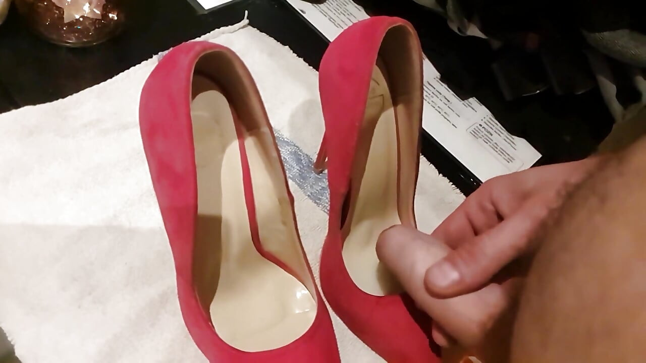 Lindas bombas sensuais do amigo da minha namorada.