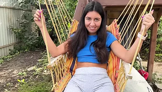 Ngentot cewek imut di gazebo jalanan pagi-pagi pulang pesta