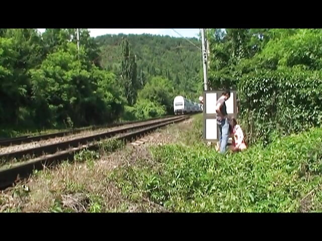 業餘愛好者與淫蕩女孩戶外性愛