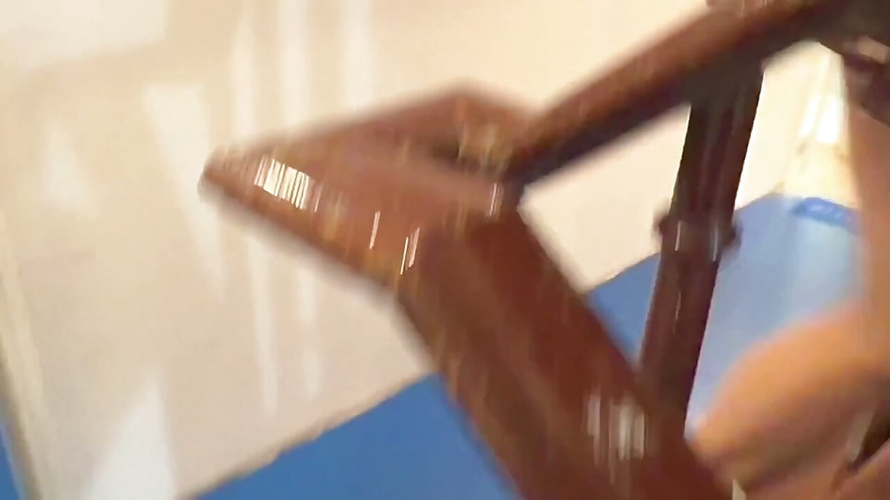 Ladyboy Pairin igra anus, kurac i spermu