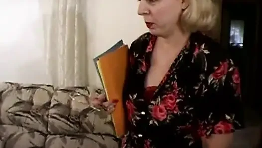 Olgun kaltak misyonerde sikiliyor