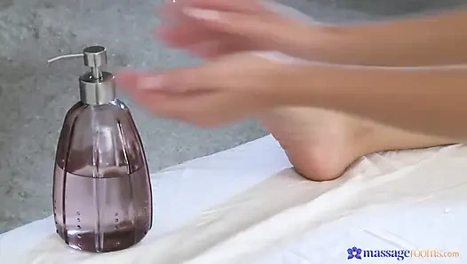 Masaj odaları - ayak masajı şehvetli meme masajına dönüşüyor