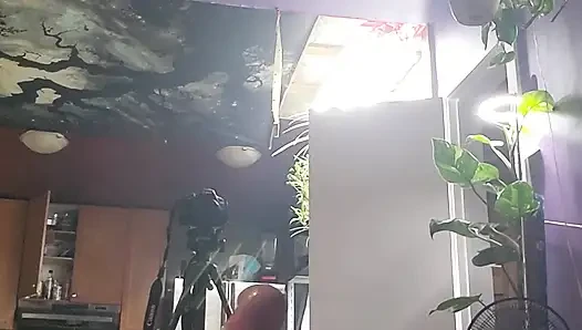 Büyük yarak boşalana kadar okşanıyor