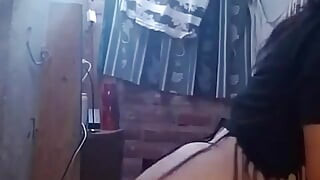 Nevjerojatna cura s vrućom guzicom jaše me jako jako