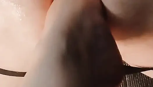 Köle götüne ayak yumruk sokma