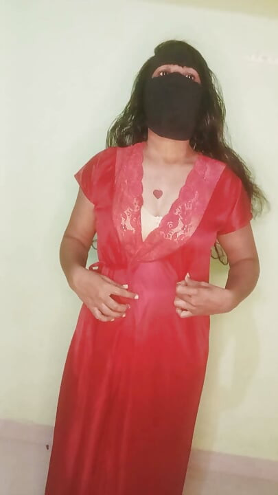 Desi Indian Tamil girl Seduced show her body