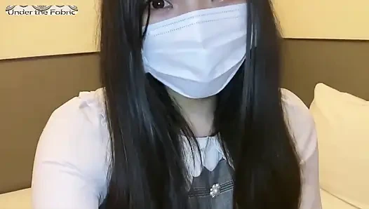 Одетые женщины, раздетый мужчина: минет с бывшей красоткой, покорной и полностью одетой в чувственной игре