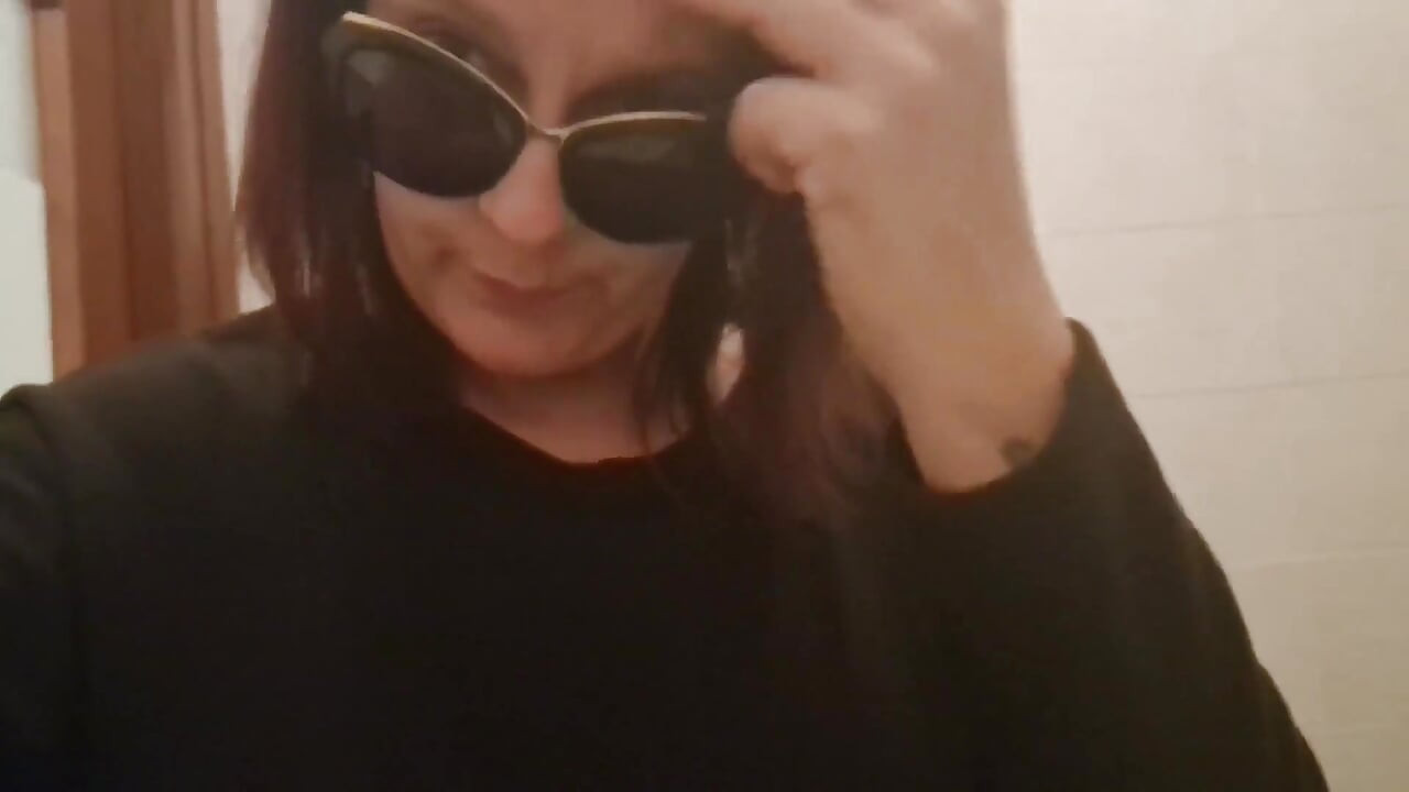 Prelepe pišačke prdeže striptiz u prodavnicama i javnim toaletima super seksi mega kompilacija