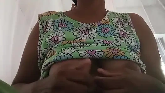 Hintli yenge mastürbasyon mastürbasyonu şehvetle banyoda mastürbasyon yapıyor