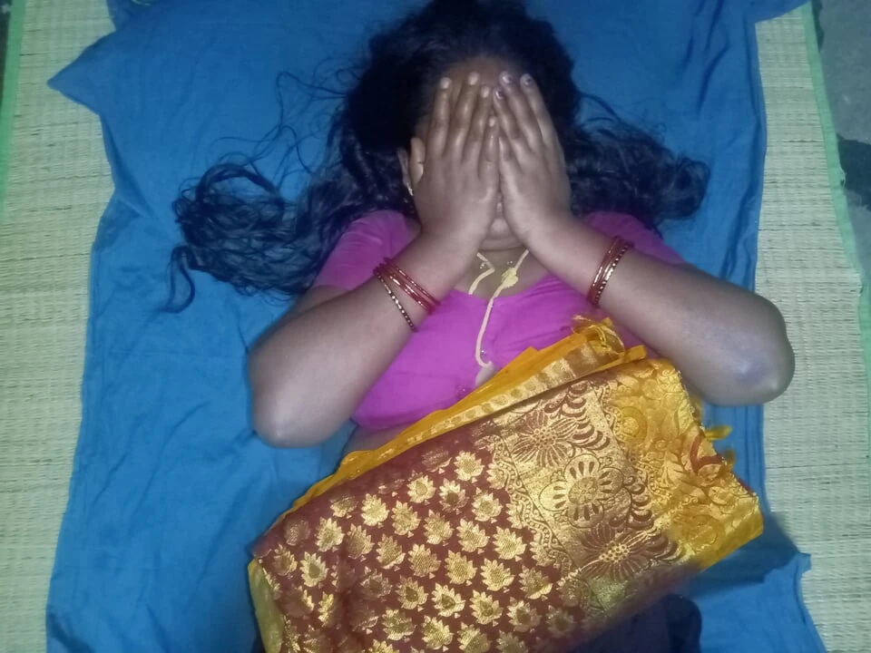 Indian thelgu bhabhi housewife fucking in homemade