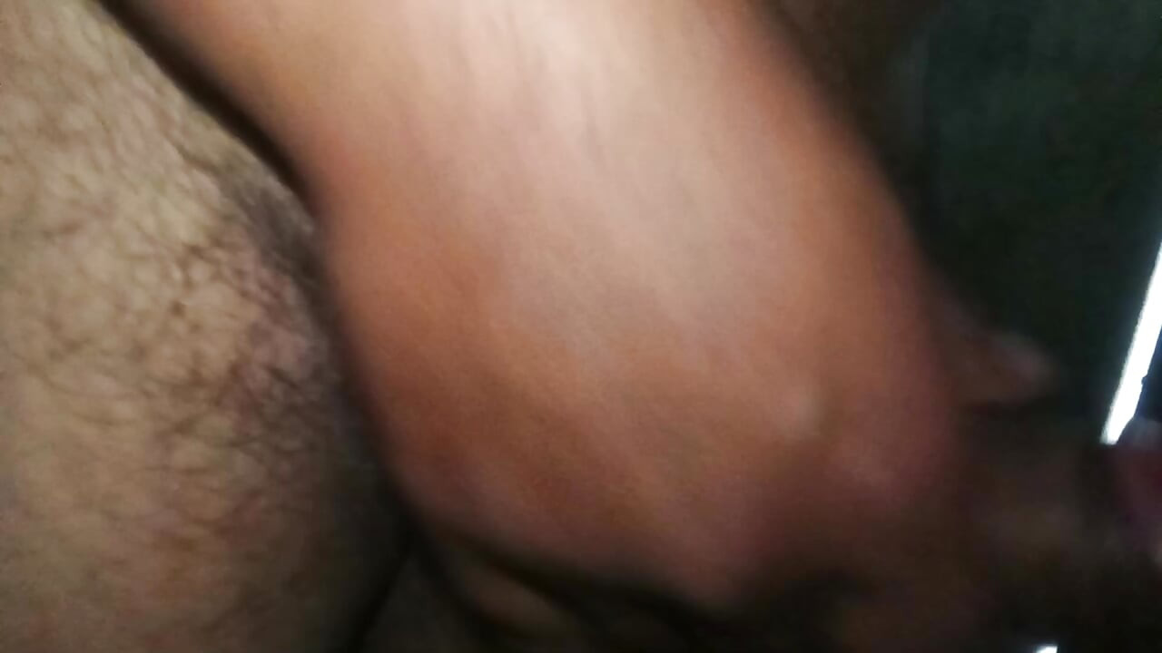 Un chico muy lindo follándose