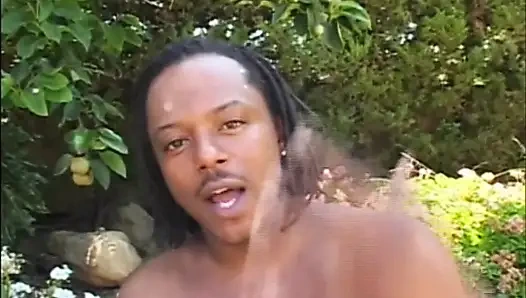 Sürtük orta yaşlı seksi kadının grup seks partisi bukkake'de birçok canavar siyah yarakla sikiliyor ve boşalıyor