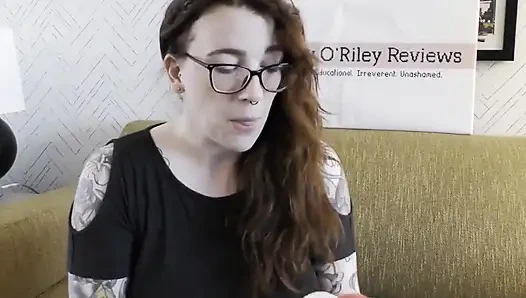 Öpüşme emen vibratörün NSFW incelemesi