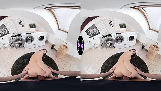 Голый трюк стирки Елена Ведем жестко трахает ее - TeenMegaWorld