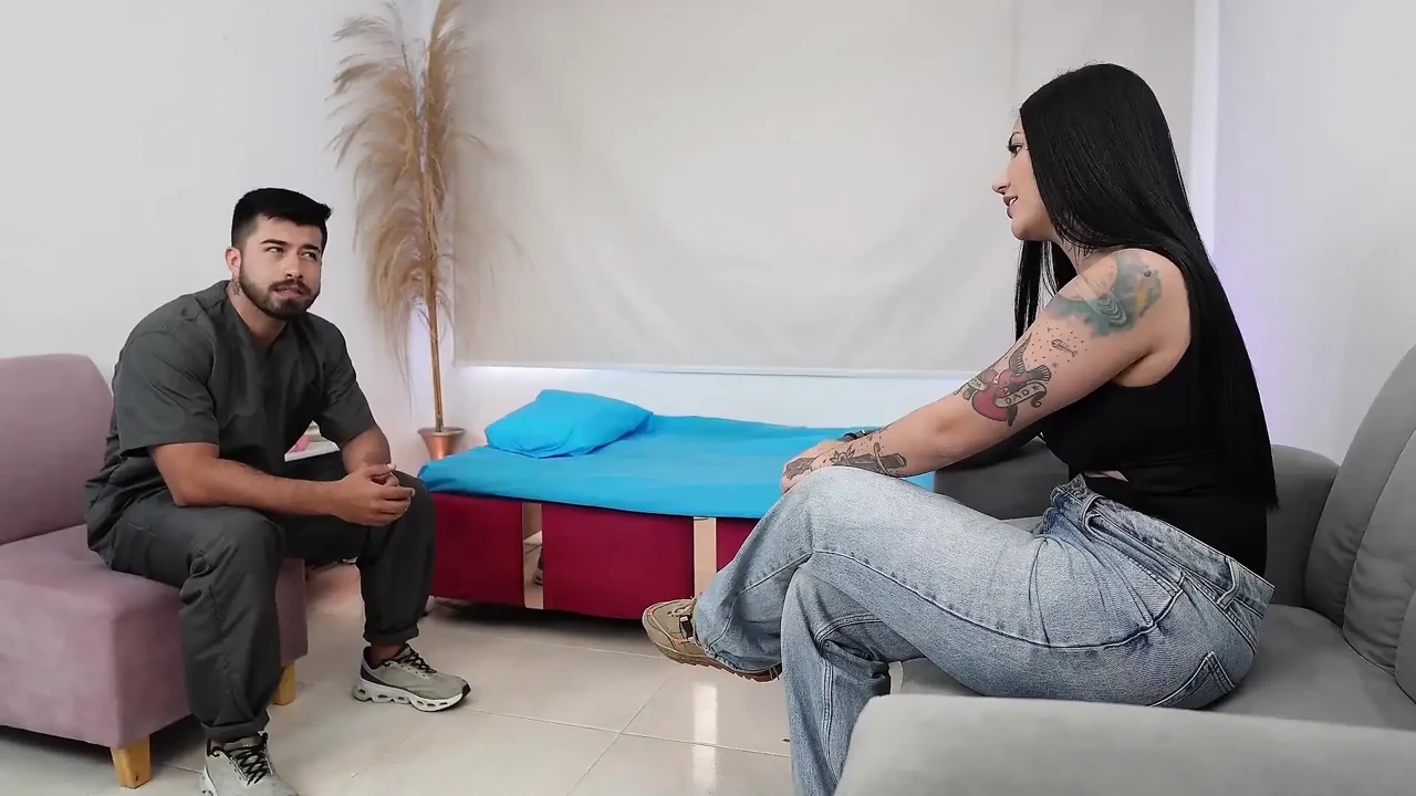 Big Ass Flagrant Married in a Tantric Massage Office They Received the Therapist’s Cock