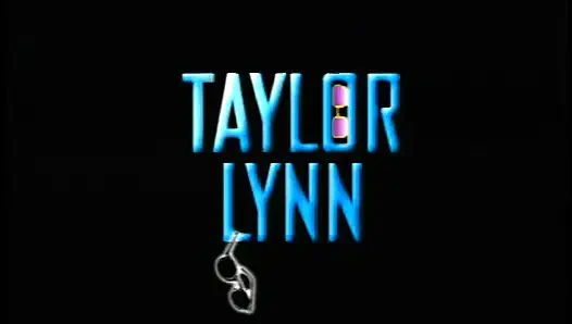 Потоковое видео от Taylor Lynn об привлекательности очков