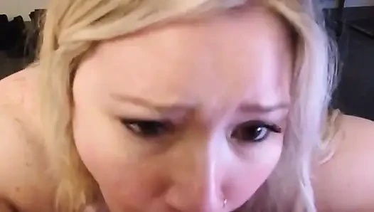 POV piggy rose lutscht fetten bärenschwanz im Livestream