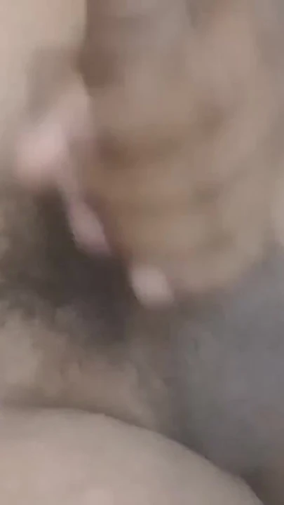 Ključni trenutak iz filma "Novi seksi video masturbacija dečak trese zemlju i izlazi viralni mms video seksi video."