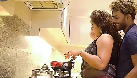 Dost ne Dost ki biwi ko khana banate waqt pel diya