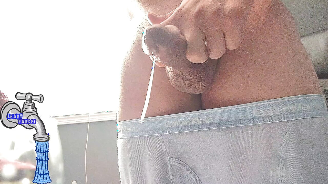 Primer plano mojado N desordenado en primer plano: )