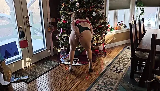 Watch REAL Mommy Spread her Juicy Tight Desi Latinia ASSHOLE