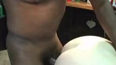 Zwarte kerel betrapt gek op blanke milf in neukpartij in Denver
