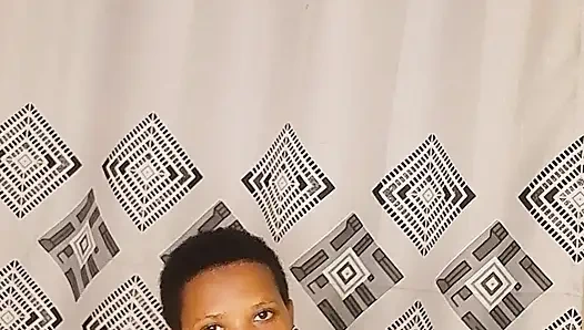 Beschädigte muschi schreit zu laut