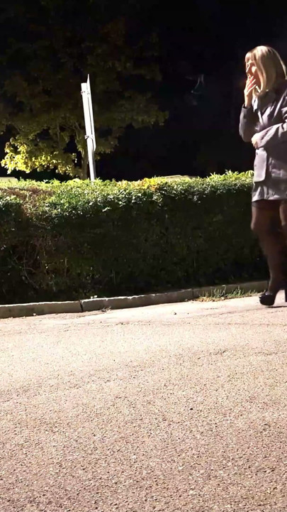 În ciorapi de nailon și costum de afaceri, mă poticnesc prin noapte | Clip 1