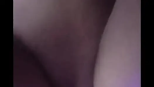 Erkek arkadaşının öğrenmemesi için en iyi arkadaşımı yumuşak sikiyorum