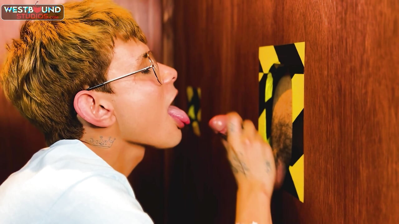 ザーメンでびしょ濡れのマルコ・サミュエルの顔